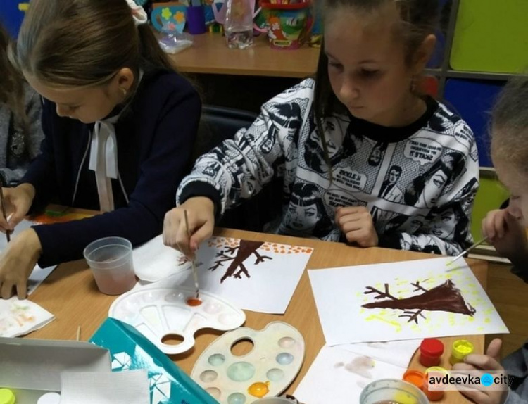 В Авдіївці діти малювали осінь (ФОТОФАКТ)