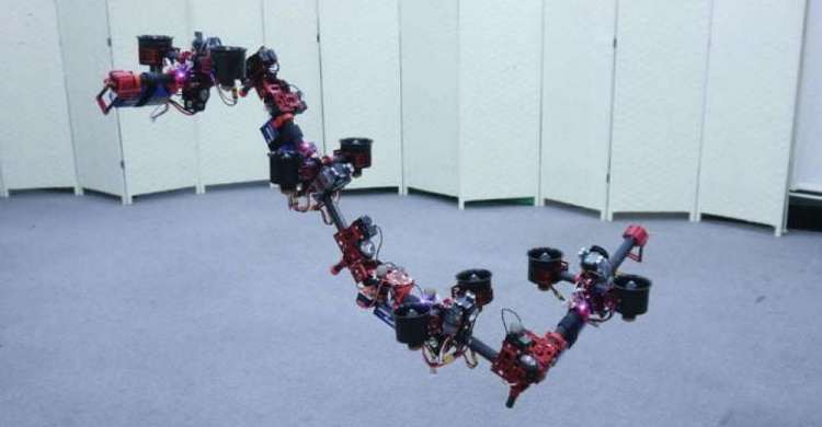 В Японии создали летающего робота-трансформера (ВИДЕО)