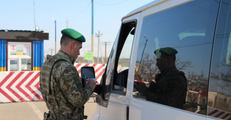 Опубликована новая сводка о пересечении линии соприкосновения на Донбассе и очередях в КПВВ