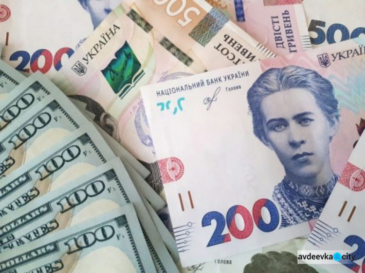 Украинцы активно несут деньги в банки