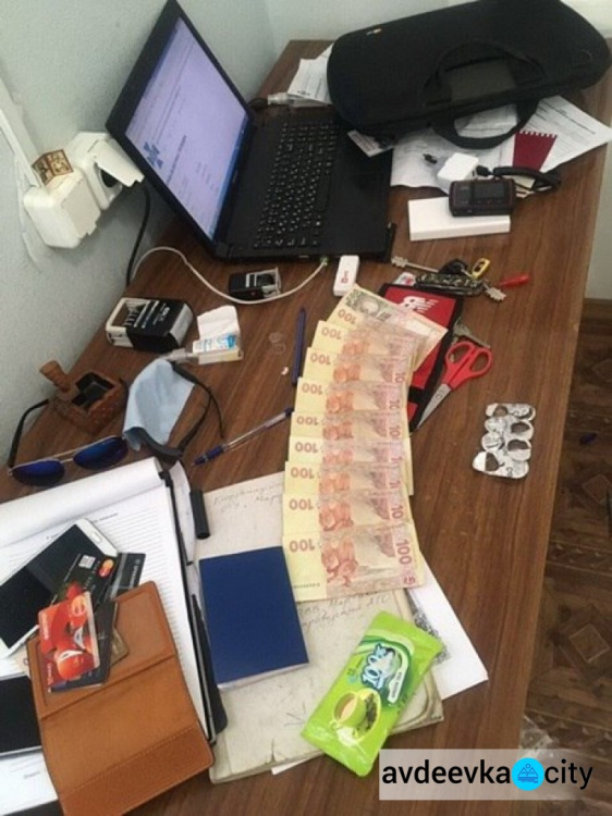 В Донецкой области задержаны офицеры ВСУ за продажу поддельных пропусков на КПВВ (ФОТО)