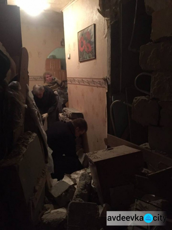 Авдеевка снова попала под обстрел боевиков:  мирный житель погиб, есть разрушения (ФОТО)
