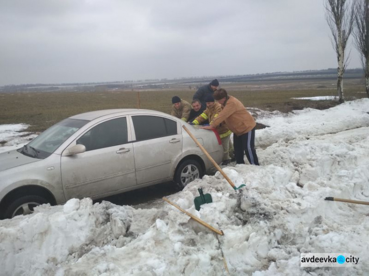 Март расставлял на Донбассе снежные ловушки (ФОТО)