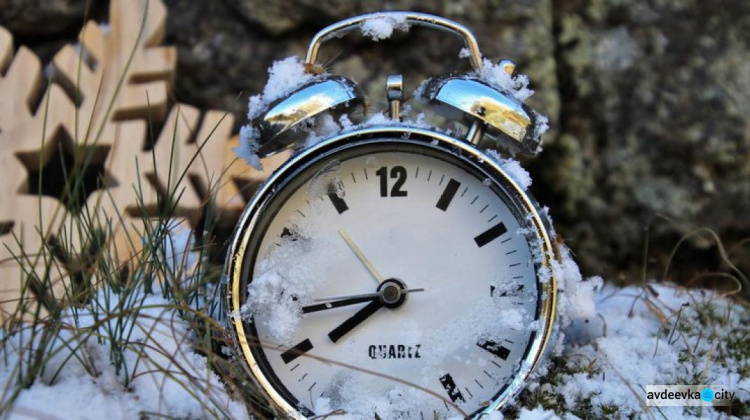 Переход на зимнее время в Украине: когда и как правильно перевести часы