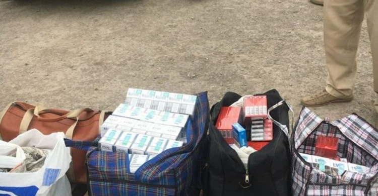 На линии разграничения задержали сигареты из «ДНР» и подозрительный паспорт