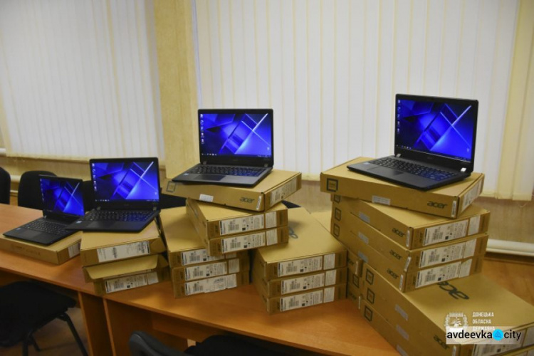 На Донеччині триває доставка ноутбуків до шкіл за проєктом «Ноутбук кожному вчителю»