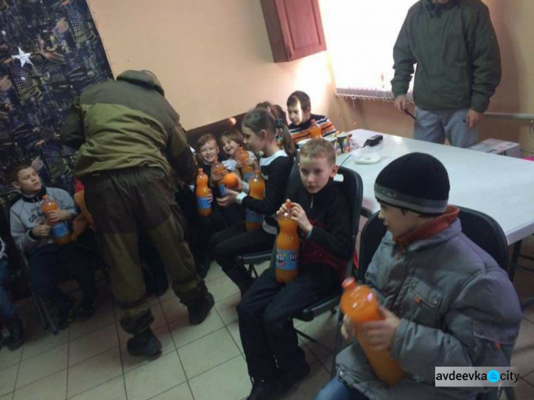 Стражи Авдеевки поздравили детей: появились фото