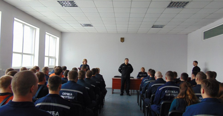 Шестнадцать  спасателей получили грамоты  за ликвидацию последствий ЧС  в Авдеевке (ФОТО)