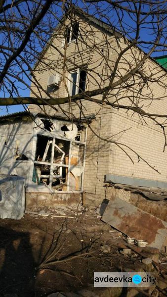 В Авдеевке в результате обстрела пострадали два частных дома (ФОТОФАКТ)