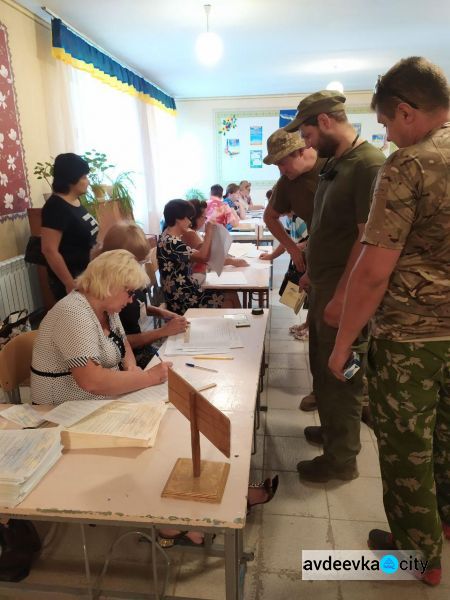 Как проходит голосование в прифронтовом Ясиноватском районе: ДОПОЛНЯЕТСЯ + ФОТО