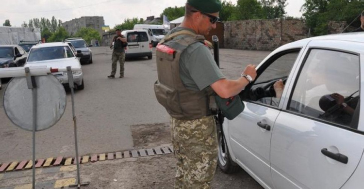 На КПВВ растут очереди из желающих въехать на подконтрольную украинским властям территорию