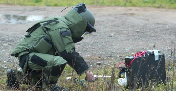 Спасатели очищают территорию Авдеевки от боеприпасов:  за минувшие сутки выявлены  7 мин