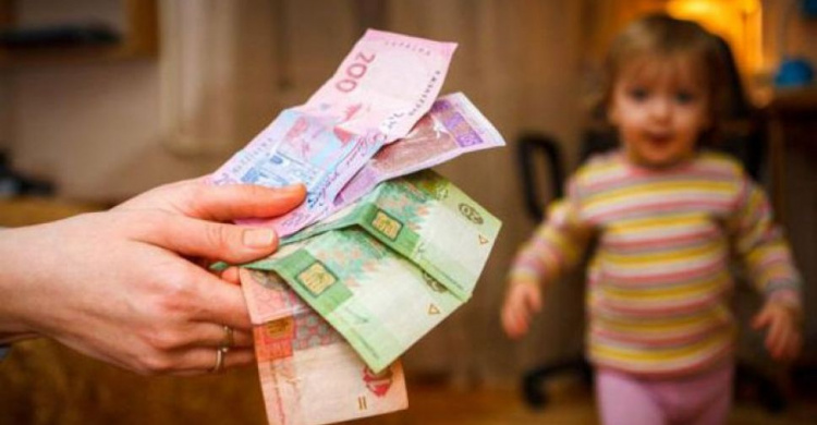 В Раде предложили со следующего года увеличить выплаты при рождении ребенка