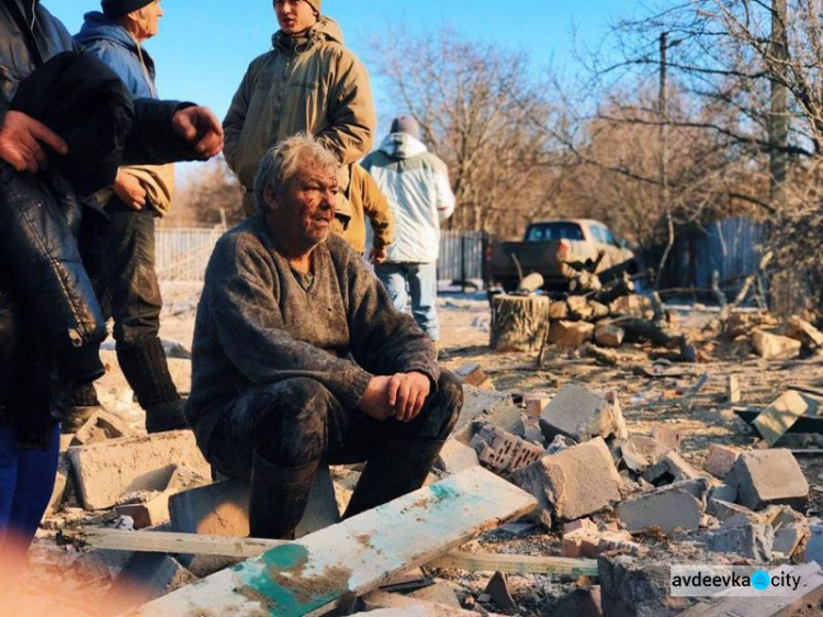 Донбасс накаляется, под обстрелом военные и мирные, есть ранения и разрушения (ФОТО)