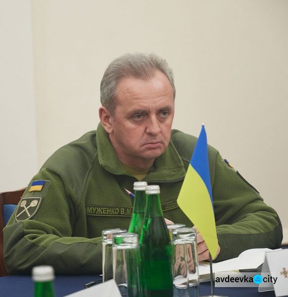 Муженко заверил Хуга, что ВСУ не стреляют на Донбассе