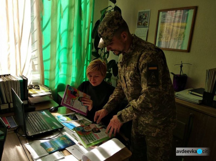 Авдеевские "симики" привезли теплые вещи военным, детские книги и прессу – мирным жителям  (ФОТО)