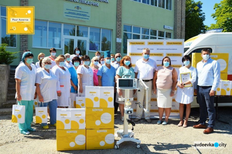 Славянская центральная райбольница получила аппарат ИВЛ от Фонда Рината Ахметова