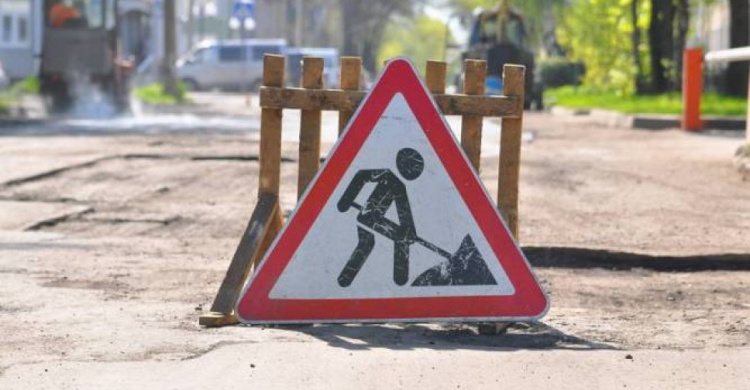 Донецкая таможня за июнь направила на ремонт дорог в регионе свыше 150 миллионов гривен
