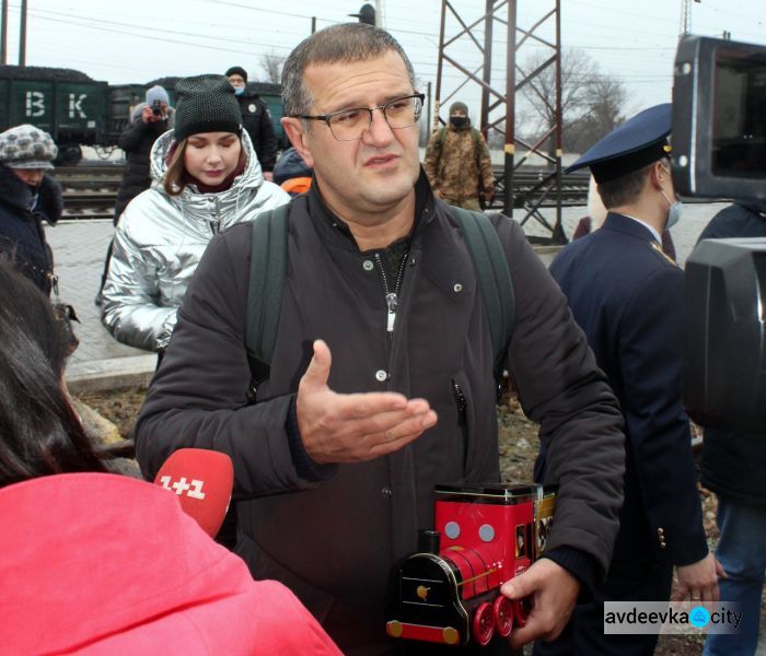 В Авдеевку прибыл первый за шесть лет войны пассажирский поезд