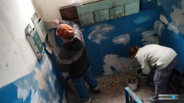 Работники КП «СЕЗ» продолжают работы по благоустройству  Авдеевки ( ФОТОФАКТ)