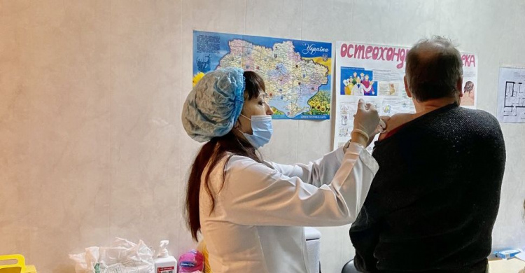 На Авдеевском коксохиме прошел очередной этап вакцинации сотрудников: первую дозу вакцины уже получили 927 человек