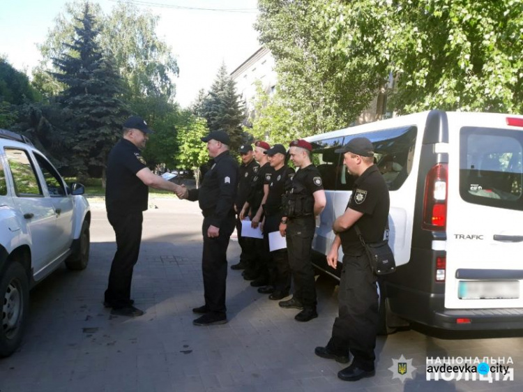 Полицейские из Киевской области возвращаются домой после трех месяцев службы в прифронтовой Авдеевке