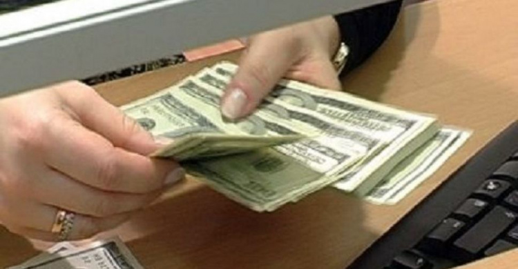 Украинцы за месяц скупили 2,6 млрд долларов валюты