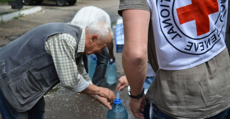 Внимание! МККК начинает выдачу питьевой воды в Авдеевке