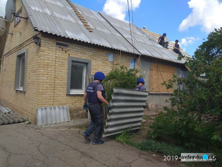 Донбасс восстанавливают и спасают от взрывов (ФОТО + ВИДЕО)