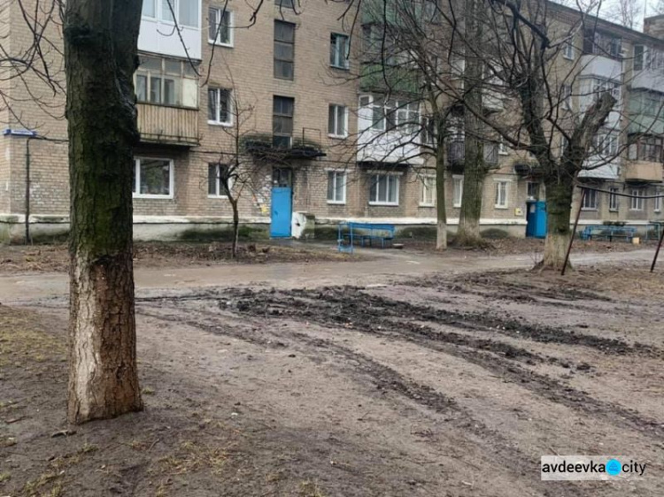Безответственные авдеевские водители развозят грязь по всему городу