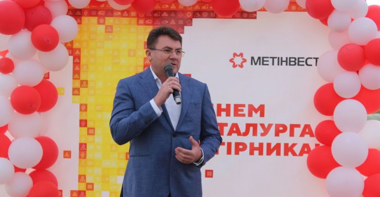 Генеральный директор АКХЗ и «Инкор и Ко» Виталий Литовка поздравил заводчан с праздником (ВИДЕО)