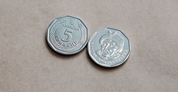 Нацбанк показал монеты номиналом 5 гривен . ФОТО