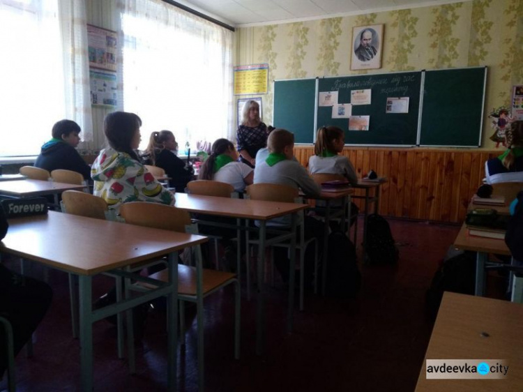 В Авдеевке детей учили правилам поведения во время теракта (ФОТО)