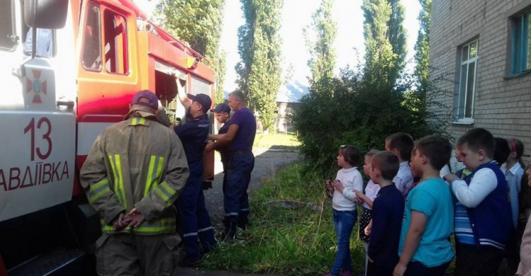 Школьники Авдеевки почувствовали себя спасателями (ФОТО)