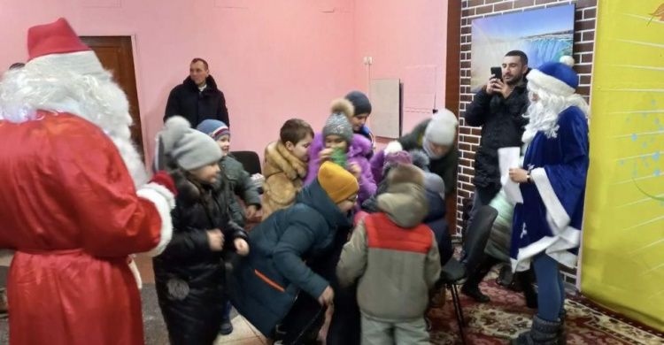 Для авдеевских детей прошел новогодний утренник (ФОТОФАКТ)