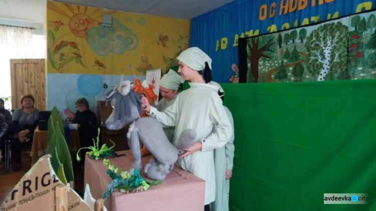 В Авдеевке деток с инвалидностью развлекали и дарили подарки (ФОТОФАКТ)