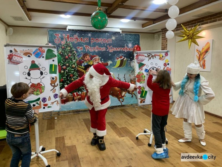 Новогодние подарки и вера в чудеса: «Платформа» порадовала детей праздничным мастер-классом