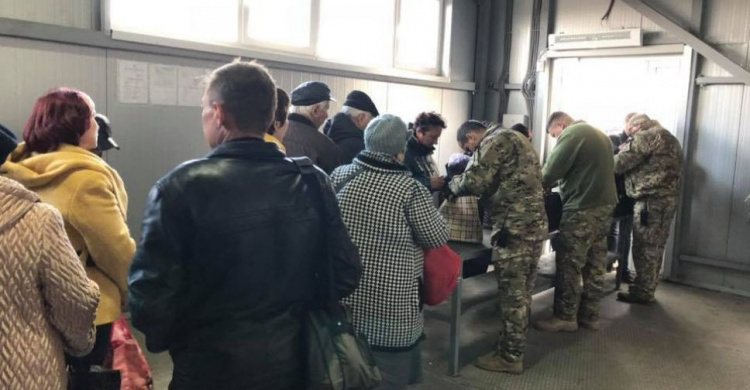 Сутки на донбасских КПВВ: задержание в «Марьинке» и рост потока