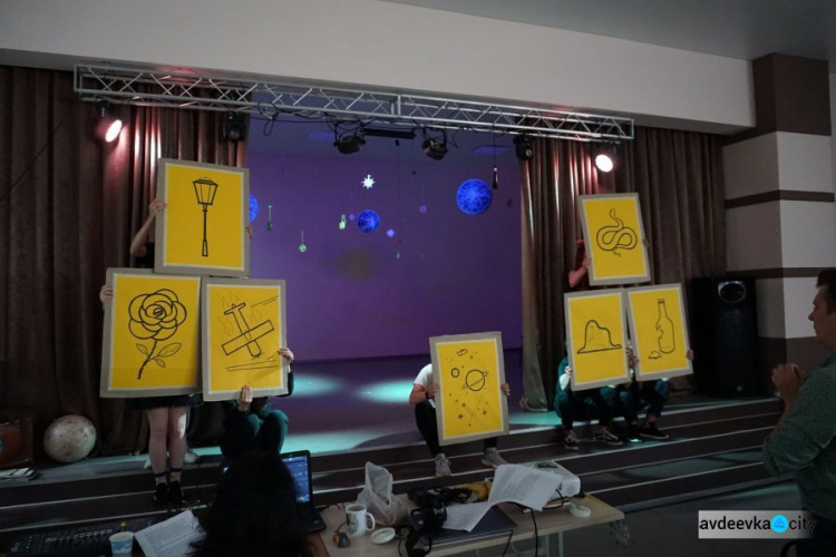  Авдіївськи школяри показали місцевим театралам історію про "Маленького принца"(ФОТО)