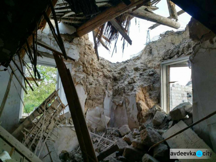 В Авдеевке в результате обстрела  повреждения получили 10 домов, - глава  ВГА (ФОТО)