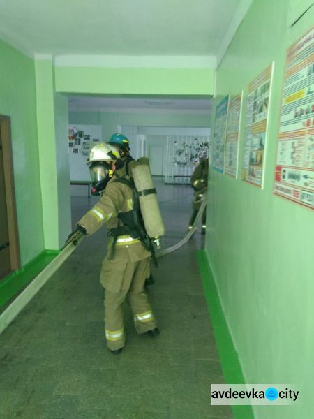 В Авдеевке сегодня эвакуировали детей: подробности и фото