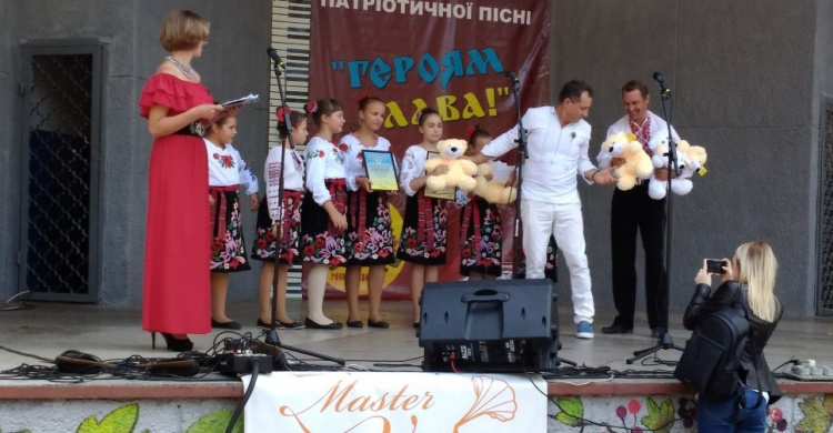 Авдеевский хор «Дети Донбасса» стал победителем юношеского  фестиваля патриотической песни на Черкащине (ФОТО)