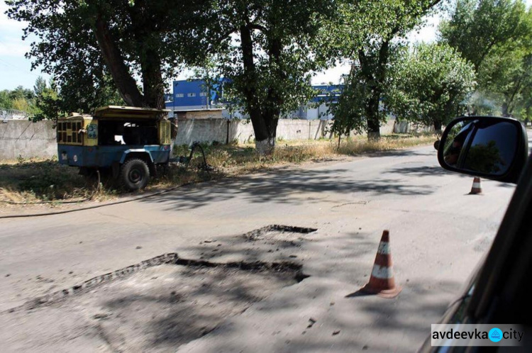 Министр инфраструктуры побывал в Авдеевке и хочет запустить масштабную программу восстановления Донбасса (ФОТО)