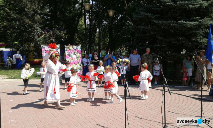 Авдеевка отпраздновала День Конституции Украины (ФОТОРЕПОРТАЖ)