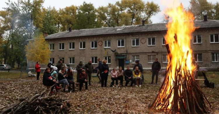 У День захисників і захисниць України в Авдіївці розпалили святкову Ватру
