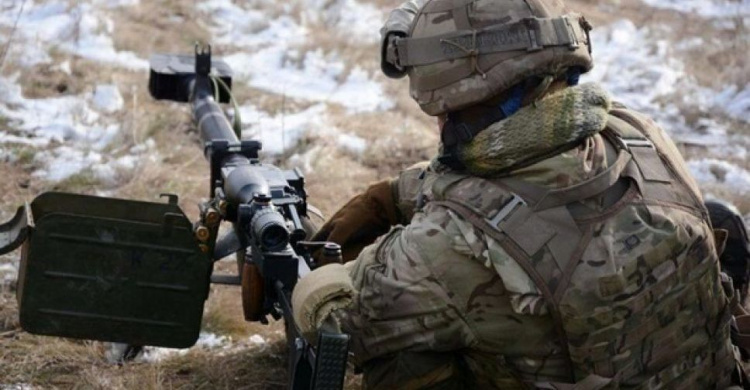 За сутки в Донбассе зафиксировано 10 обстрелов, ранен военный
