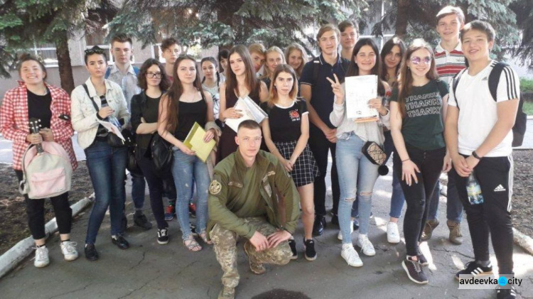 Авдеевские «симики» продолжают радовать военных и гражданских (ФОТО)
