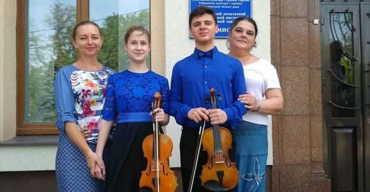 Юні авдіївські скрипалі взяли першість у престижному музичному конкурсі (ФОТО)