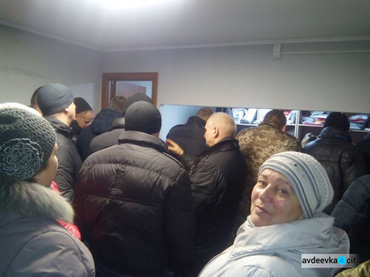 «Симики» простояли более трех часов на «Новой почте» в Авдеевке