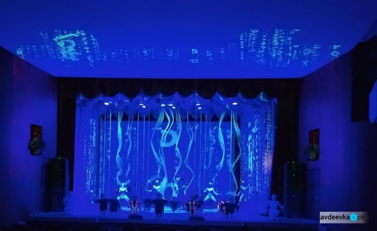 Благодаря конкурсу «Преобразим Авдеевку вместе!» в Авдеевке проводят шоу-программы с лазерными спецэффектами